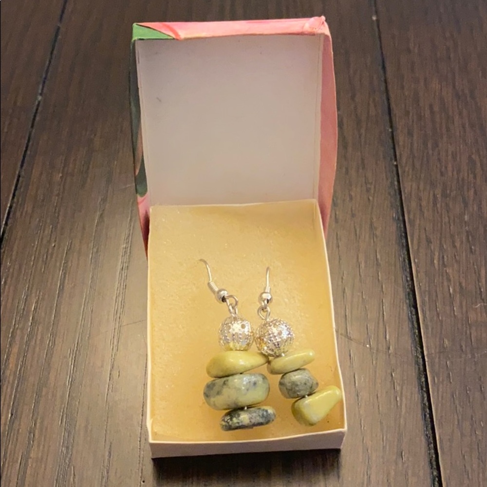 Peruvian stone drop earrings green serpentine